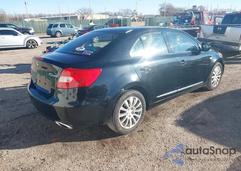 2013 Suzuki Kizashi Se z USA, uszkodzony, nr VIN JS2RE9A36D6100246